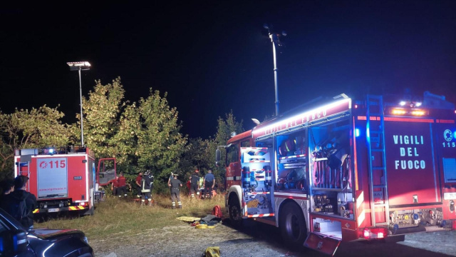 Auto finisce nella scarpata e si schianta contro un albero: a ... &copy; Creative Commons