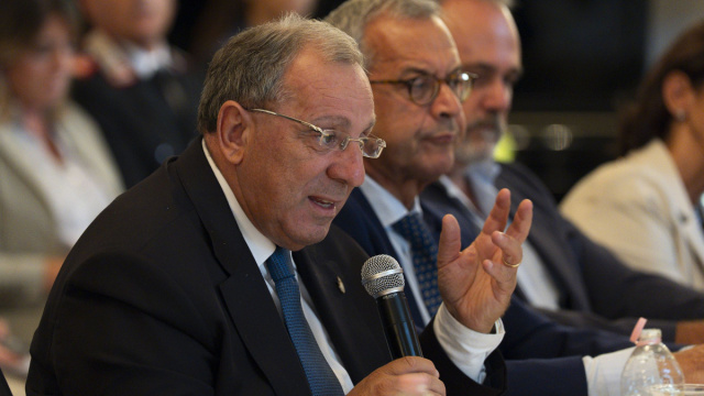 Decreto-legge &ldquo;Terra dei fuochi&rdquo;, incontro nella Prefettura di ... &copy; Creative Commons