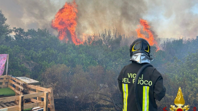 Olbia, paura in via Veronese: incendio tra le sterpaglie &copy; Creative Commons