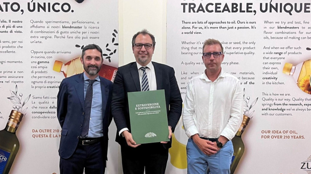 L'assessore regionale Gianluca Comazzi in visita all'Oleificio ... &copy; Creative Commons