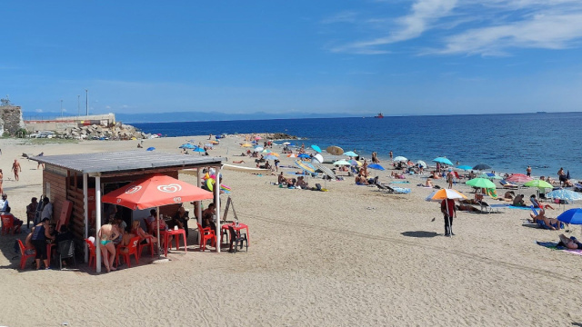 Public Beach of Prolungamento  Provincia di Savona, Italia ... &copy; Creative Commons