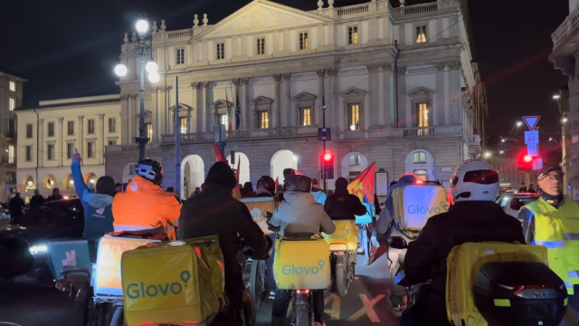 Rider in protesta a Milano: "Rischiamo la vita per 2 euro a consegna" &copy; Creative Commons