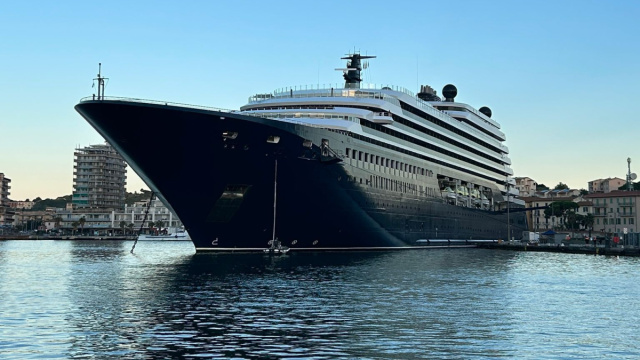Il superyacht Ilma fermo in banchina all'Alto Fondale &bull; Elbapress &copy; Creative Commons