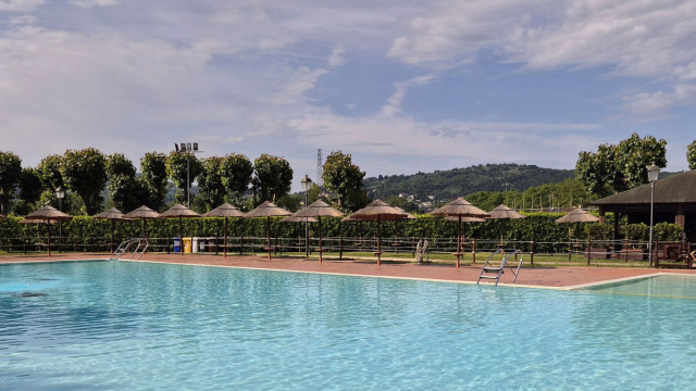 Piscina dei Renai - Parco dei Renai - Aperitivi Eventi Signa Firenze &copy; Creative Commons