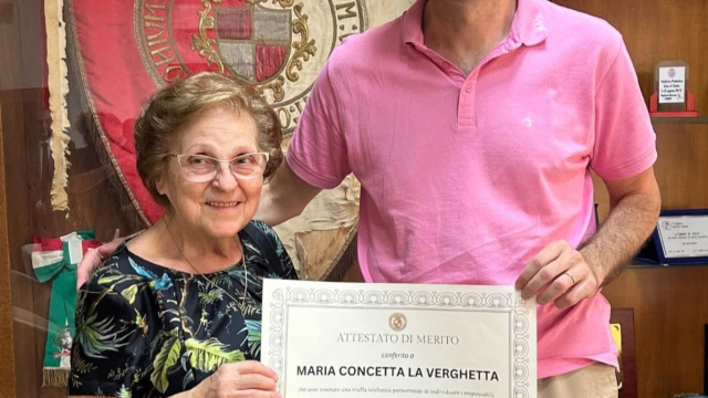 Vasto, il sindaco Francesco Menna premia Maria Concetta la ... &copy; Creative Commons