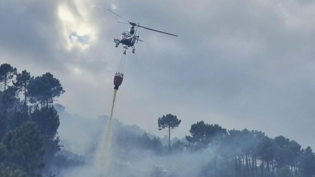 Incendio del Monte Pisano a Buti, continuano gli interventi di ... &copy; Creative Commons