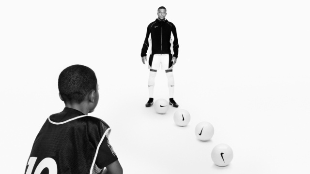 La nuova scarpa Nike Player Edition di Kylian Mbapp&eacute; celebra tutti ... &copy; Creative Commons
