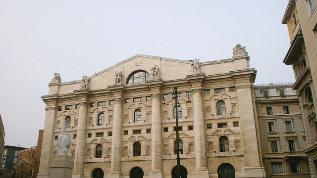 Piazza degli Affari - Wikipedia &copy; Creative Commons