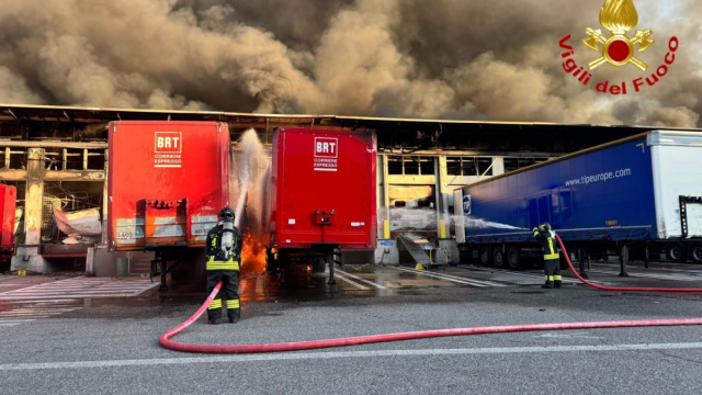 A fuoco 8mila metri quadrati di un deposito Brt di Bovisa: corsa ... &copy; Creative Commons