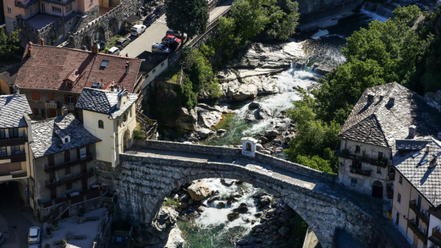 Pont-Saint-Martin &copy; Creative Commons