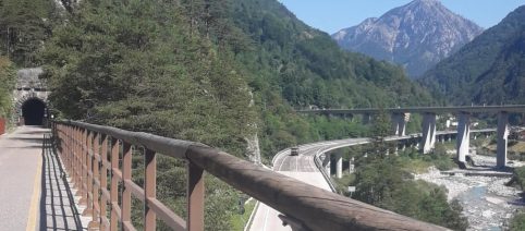 Moggio Udinese, scende dall'auto in panne e viene travolto: morto sul colpo