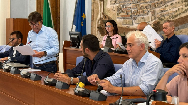 Comune di Pesaro : S&igrave; del Consiglio comunale alla variazione di ... &copy; Creative Commons