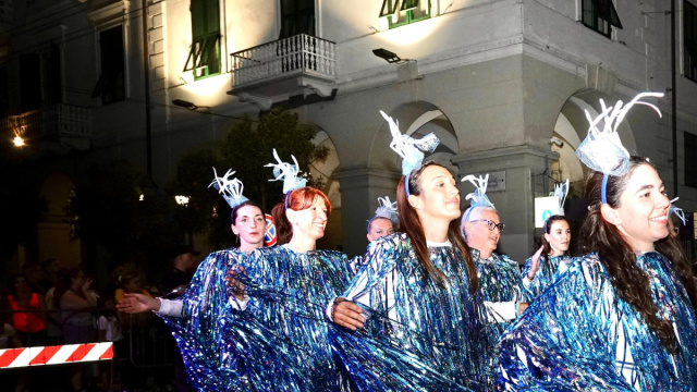 Sfilata spettacolo, folklore e protesta. Marola in silenzio per il ... &copy; Creative Commons