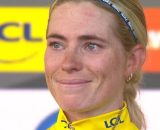 Demi Vollering sul podio del Tour de France - &copy; Screenshot Eurosport