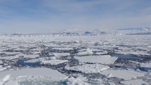 File:Ross Sea, Summer 2016 07.jpg - Wikipedia &copy; Creative Commons