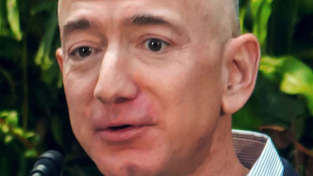 In foto Jeff Bezos, Wikimedia Commons.