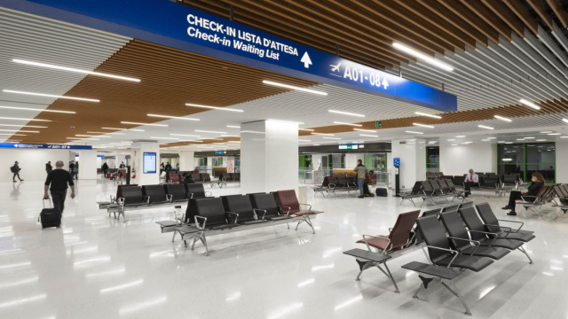 Riqualificazione pavimento in resina Gate Milano Linate  IPM Italia &copy; Creative Commons