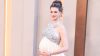 Anne Hathaway accusata di 'pancione finto', l'attrice risponde con ironia