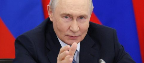 Putin: 'Risponderemo ai sequestri di nostre navi da parte degli europei'