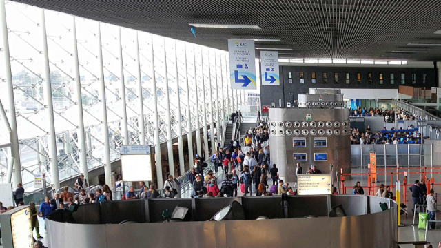 File:Aeroporto di Catania Terminal Check-in.jpeg - Wikipedia &copy; Creative Commons