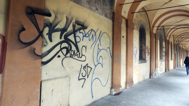 Graffiti, il Comune di Bologna in campo: &laquo;Puliamo anche i muri ... &copy; Creative Commons