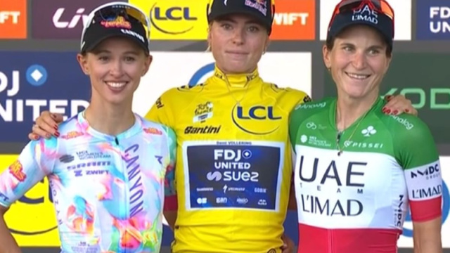 Longo Borghini sul podio del Tour de France - &copy; Screenshot Eurosport
