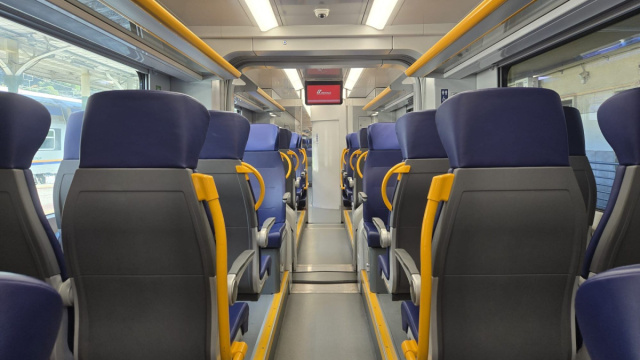 Pi&ugrave; posti sul treno dei pendolari del mattino Ventimiglia-Savona &copy; Creative Commons
