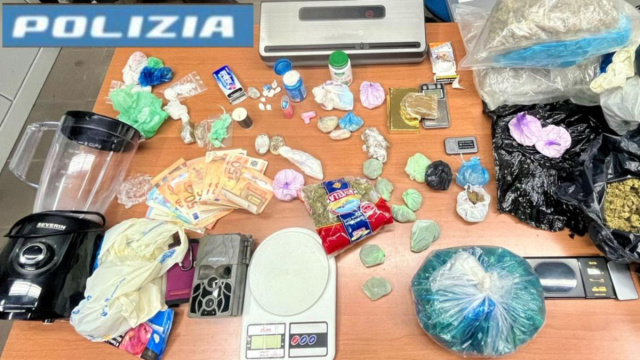 Cagliari, market della droga allestito in casa: due fratelli ... &copy; Creative Commons