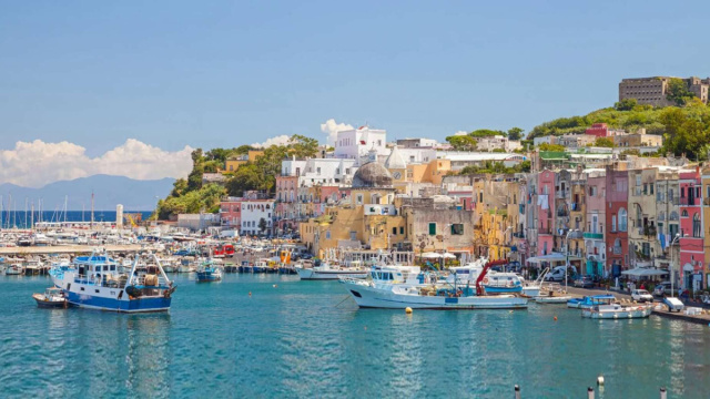 Traghetti ed Aliscafi per Procida 2026 - Prenota online &copy; Creative Commons