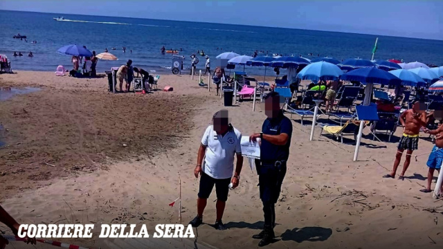 Mondragone, lastre di amianto in spiaggia a pochi metri dai ... &copy; Creative Commons