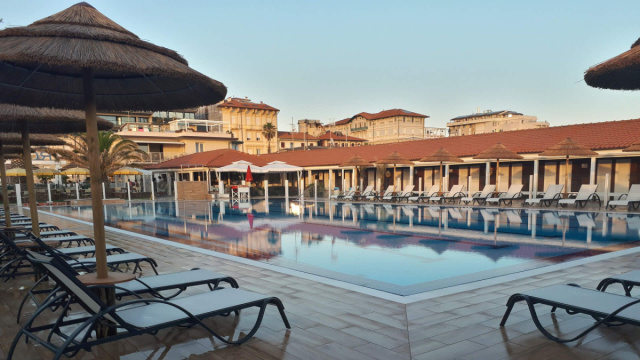 Bagno Roma Viareggio  Spiaggia, Bar e Piscina per le tue vacanze &copy; Creative Commons