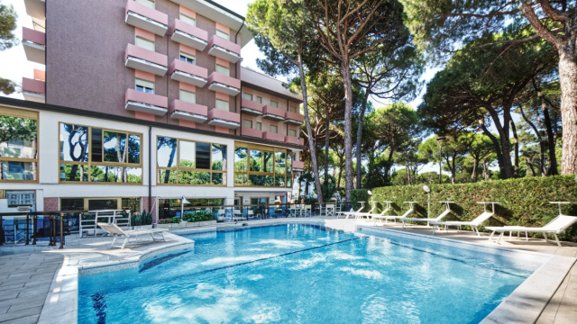 Hotel 3 Stelle Superior a Milano Marittima con Piscina  Rosen Garden &copy; Creative Commons