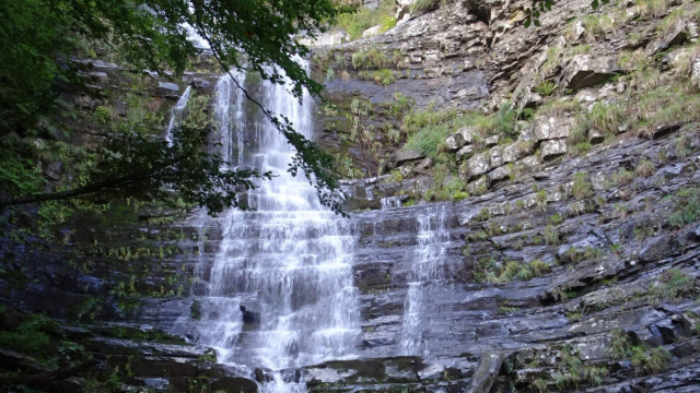 Rifugio Portafranca e Cascata dell'Acqua Caduta da Monteacuto ... &copy; Creative Commons