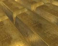 Metalli preziosi in rialzo, l’oro sfiora i 4.400 dollari
