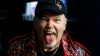 Vasco Rossi denuncia fan per diffamazione dopo attacco online sull'arresto del '84