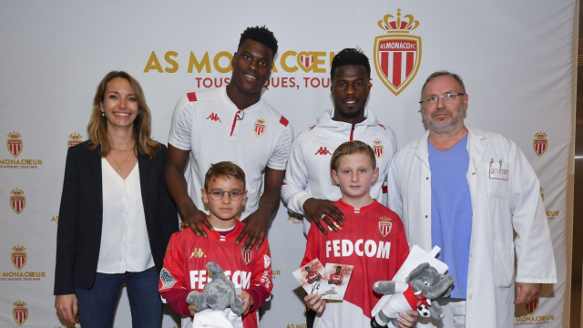 Keita Bald&eacute; and Beno&icirc;t Badiashile visit children in the Princess ... &copy; Creative Commons