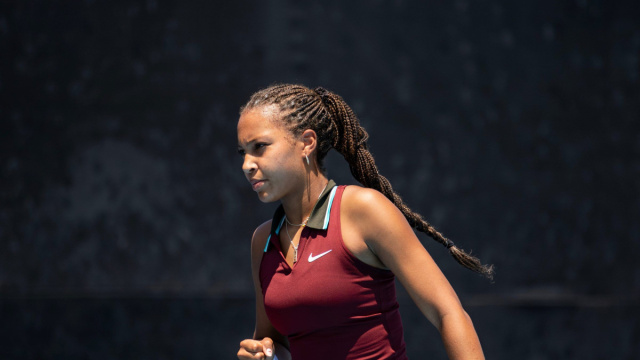 Thea Frodin returns from French Open juniors &copy; Creative Commons