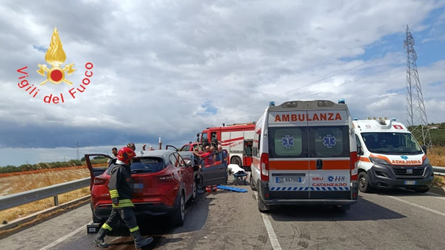Incidente sulla provinciale nel Catanzarese - &copy; Vigili del Fuoco