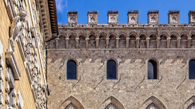 Palazzo Salimbeni - Wikipedia &copy; Creative Commons