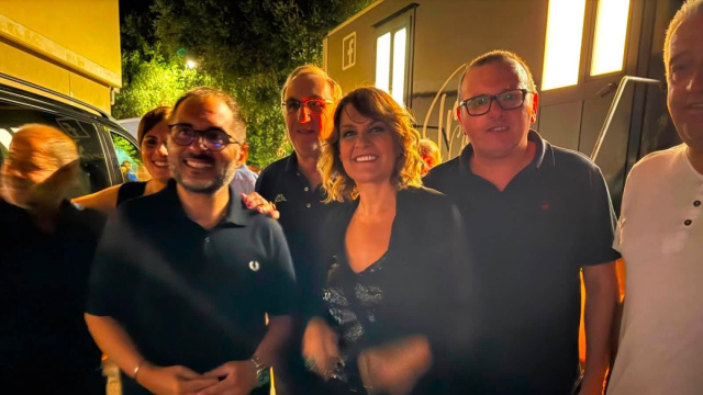 Villammare, piazza gremita per il concerto di Irene Grandi &copy; Creative Commons