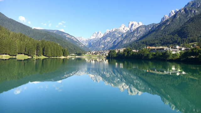 Auronzo di Cadore: passeggiata al lago di Santa Caterina &copy; Creative Commons