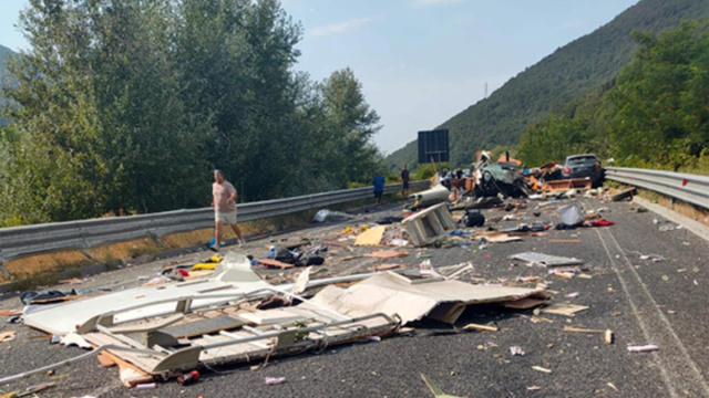 Terni-Rieti, scontro tra autobus e camper: 6 morti e 27 feriti ... &copy; Creative Commons