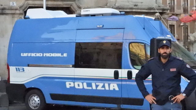 A Catania, la Polizia di Stato scende in piazza Federico di Svevia ... &copy; Creative Commons