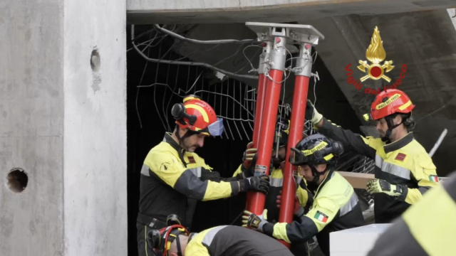 CROLLO SOLAIO IN CANTIERE EDILE. SOCCORSI DAI VIGILI DEL FUOCO DUE ... &copy; Creative Commons