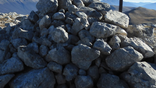 Lo Scarpone - Monte Morrone (2061 m), Cima Sulmona (2001 m) &copy; Creative Commons