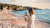 Non è un filtro di Instagram: perché alcune spiagge italiane sono colorate