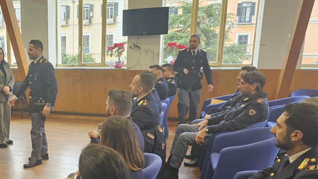 ASSEGNATI NUOVI AGENTI DELLA POLIZIA DI STATO ALLA QUESTURA DI ... &copy; Creative Commons