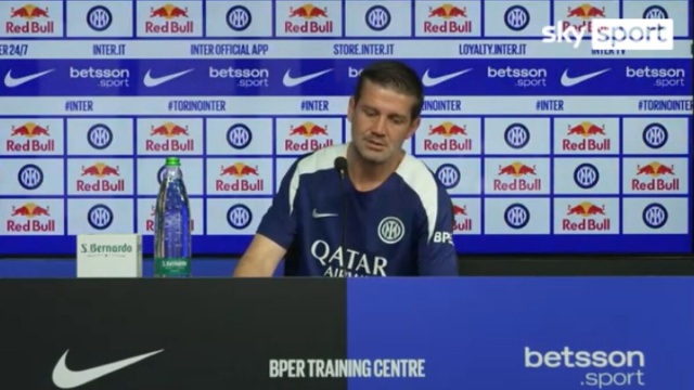Chivu in conferenza stampa.png