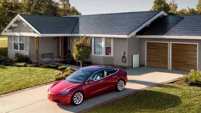 La tecnologia del 2021? Per Elon Musk saranno i Tesla Solar Roof &copy; Creative Commons