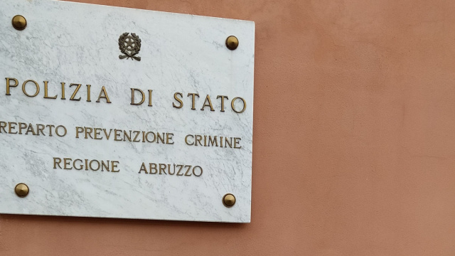 Alla guida di un'auto senza assicurazione minaccia gli agenti ... &copy; Creative Commons